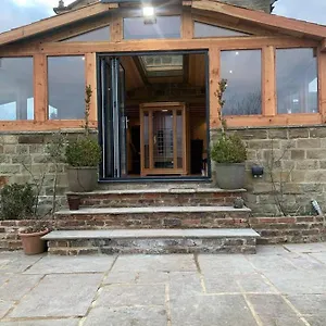 Meagill Farmhouse Hot Tub Bbq Hut Otley (West Yorkshire)