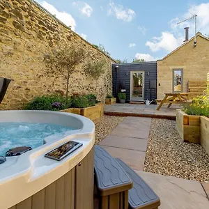 Rinstone Lodge, Thornton-le-dale. Moors With Hot Tub Thornton Dale